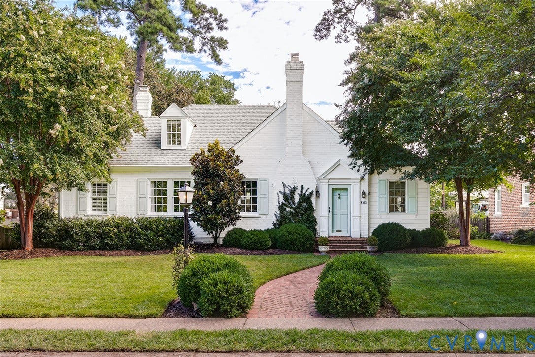 4312 N Ashlawn Drive, Walk To Munford Playground, Richmond, VA 23221 Located on a story book one way street with city sidewalks and lovely curb appeal.