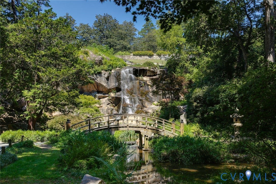 Within blocks of Maymont!