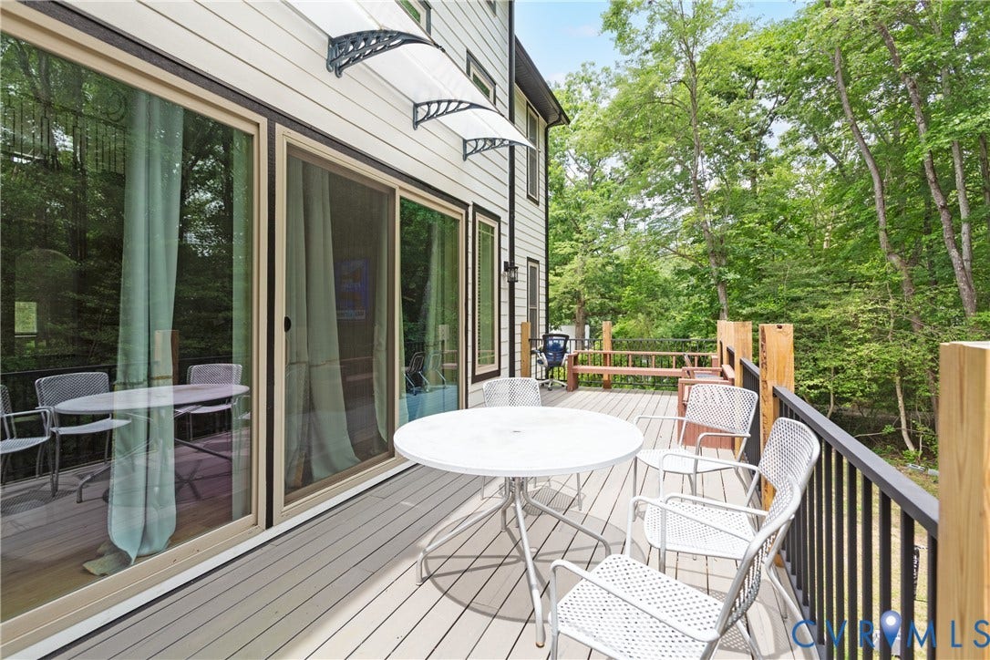 12554 Kain Road, Glen Allen, VA 23059 Composite deck with composite decking and black aluminum railings overlooking mature wooded landscape