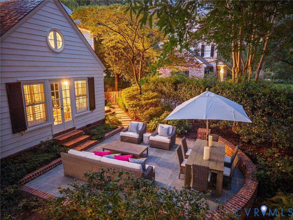 1 Greenway Lane, Hampton Gardens, Richmond, VA 23226 Bluestone patio and gardens
