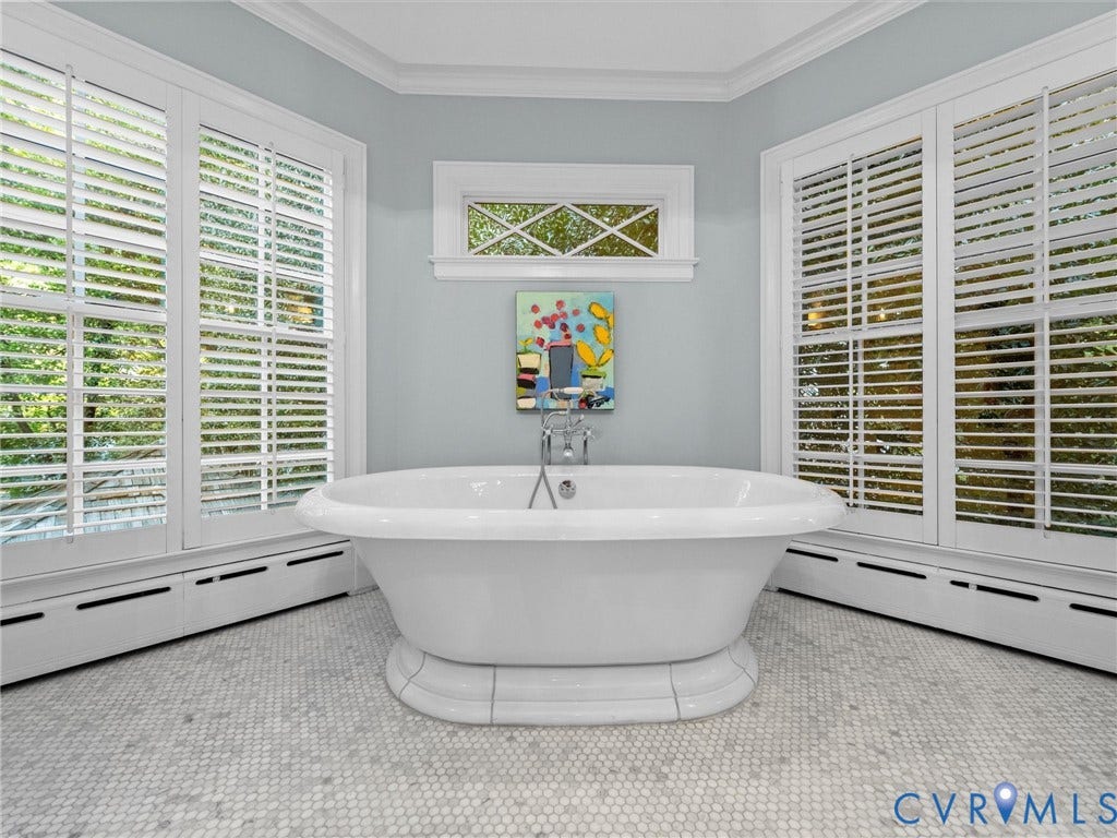 1 Greenway Lane, Hampton Gardens, Richmond, VA 23226 Spa-like soaking retreat in the primary bathroom
