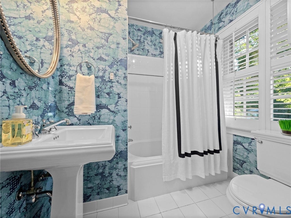 1 Greenway Lane, Hampton Gardens, Richmond, VA 23226 with tub/shower combination