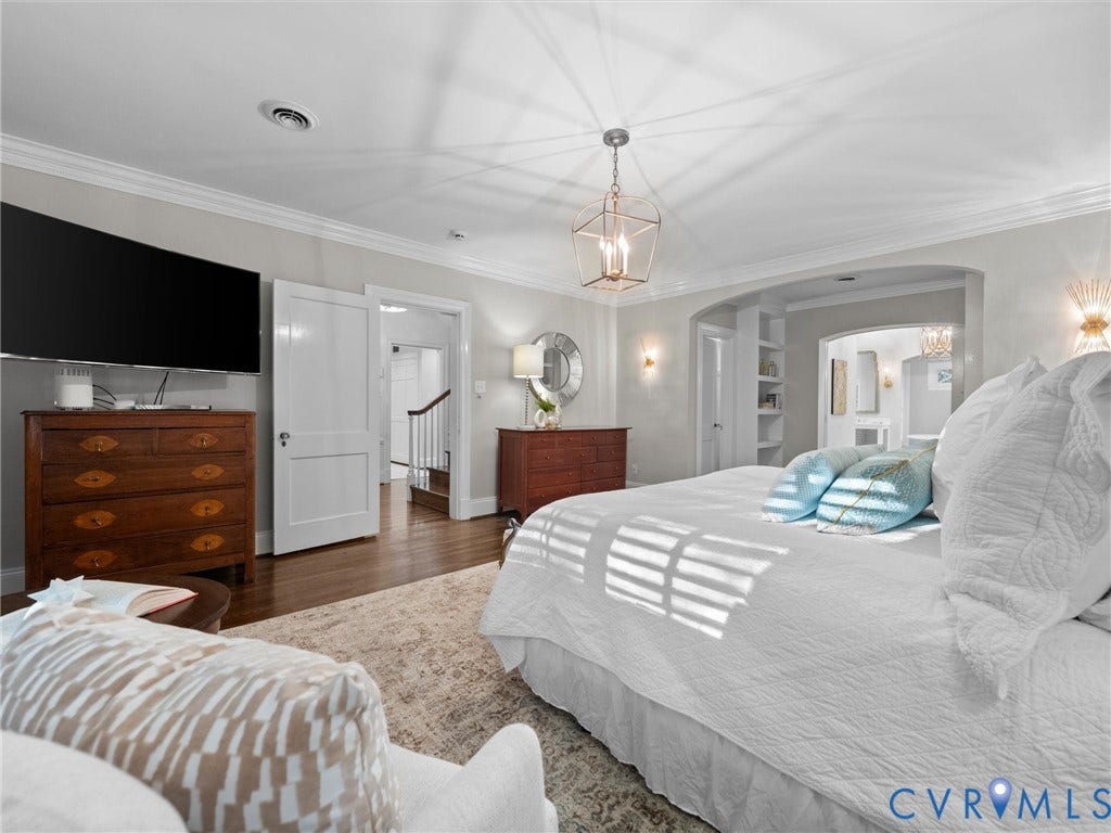 1 Greenway Lane, Hampton Gardens, Richmond, VA 23226 is large & spacious and connects to a ensuite spa-like bath