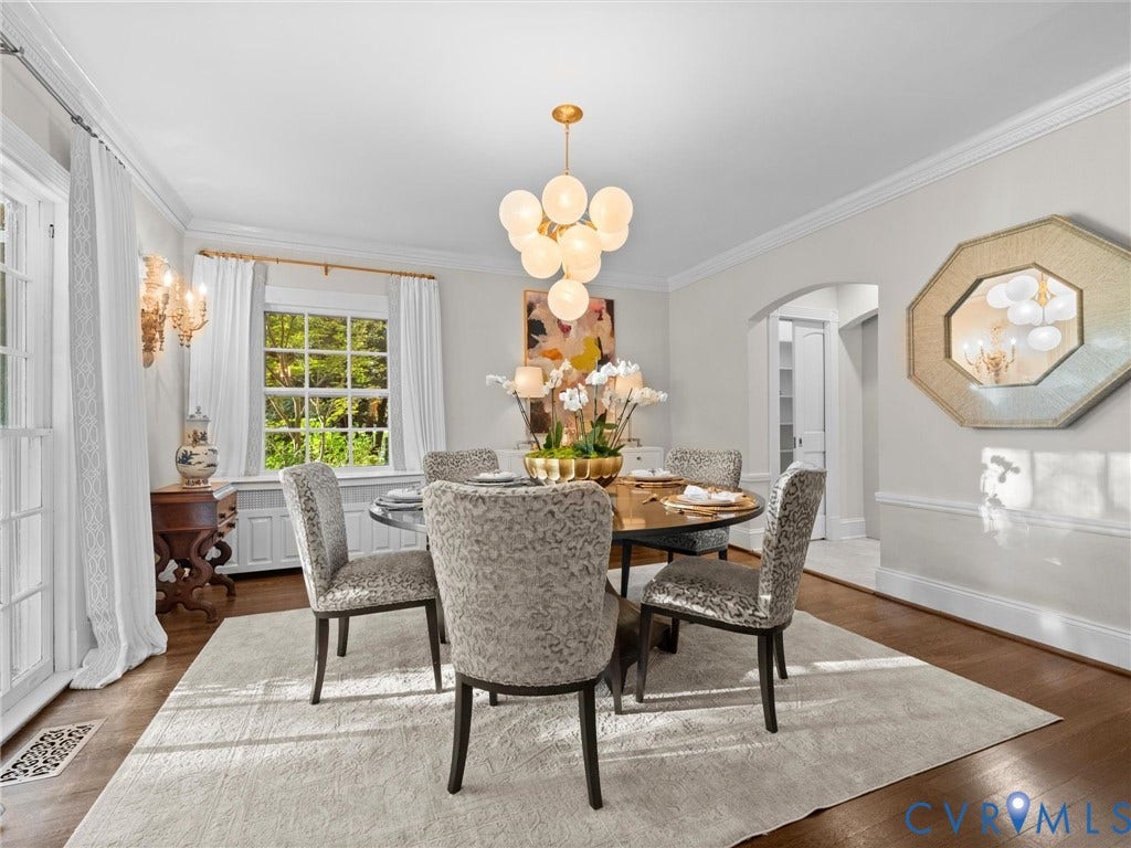 1 Greenway Lane, Hampton Gardens, Richmond, VA 23226 Light and bright dining room with stunning chandelier