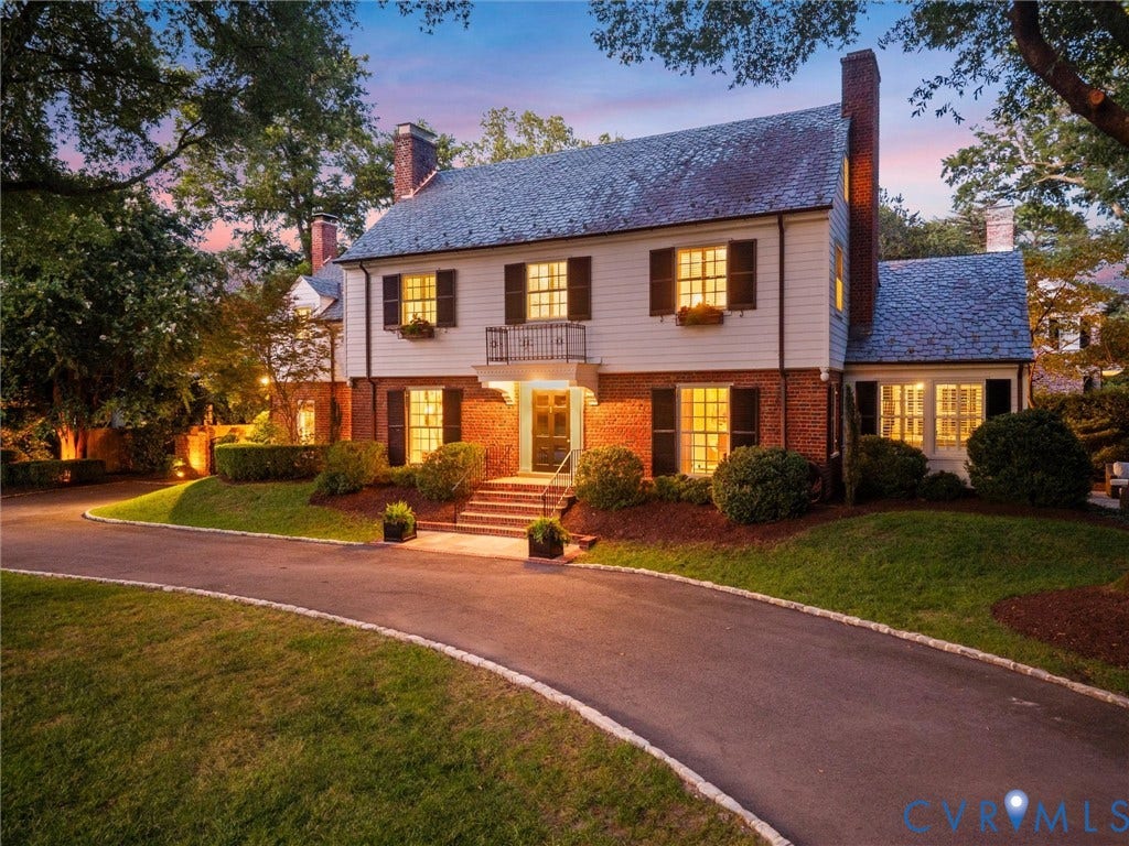 1 Greenway Lane, Hampton Gardens, Richmond, VA 23226 Twilight view showing circular driveway and cobblestone edge