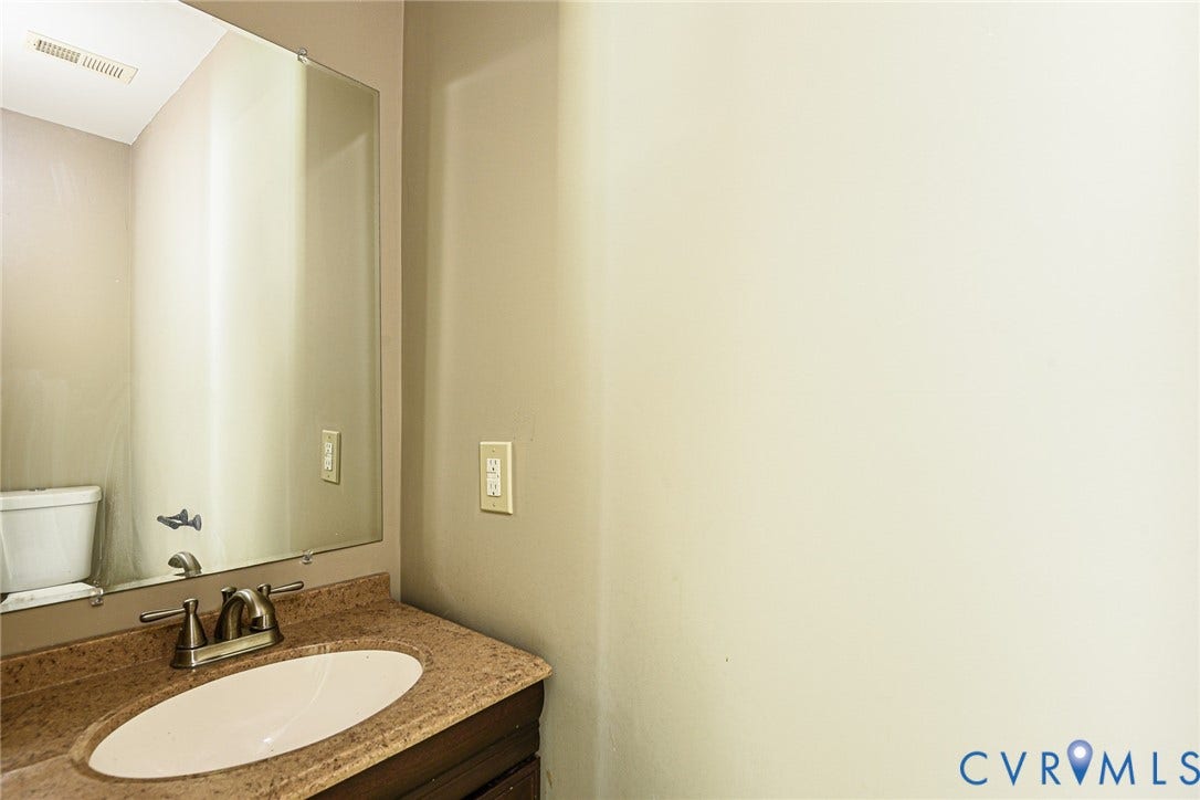 825 Nottoway Avenue, Blackstone, VA 23824