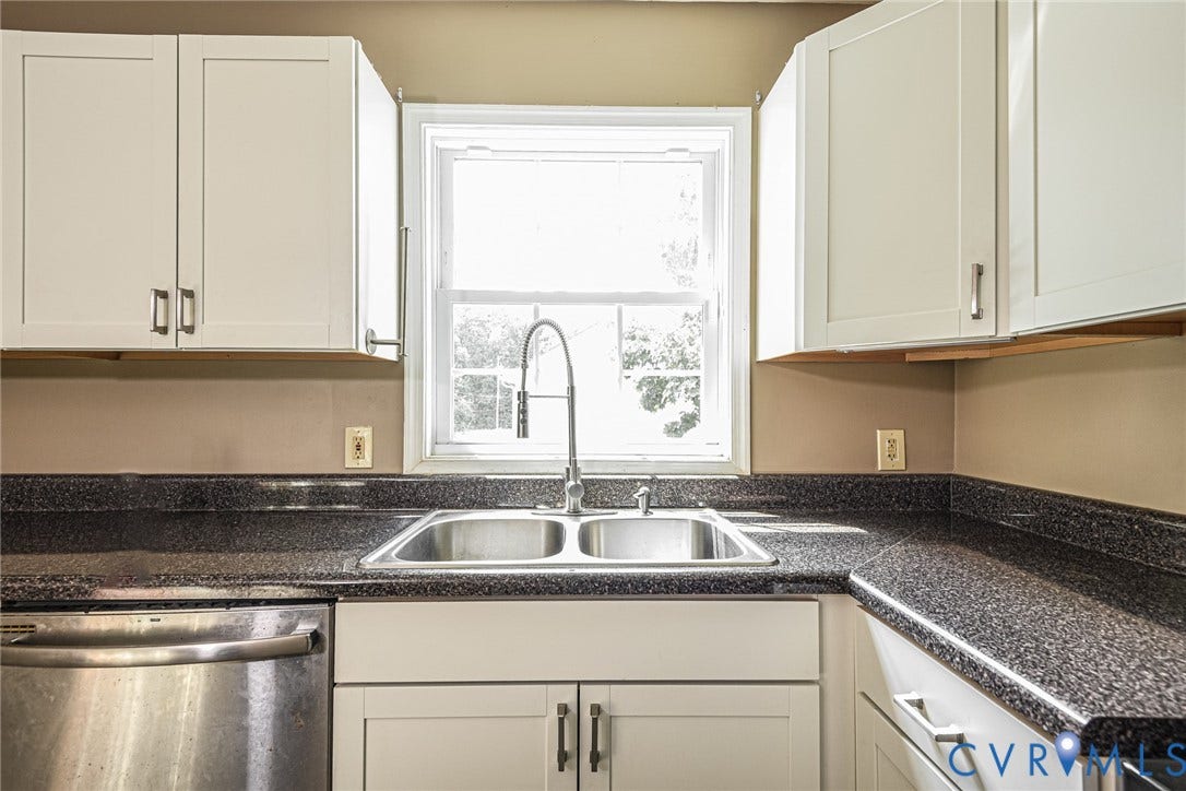 825 Nottoway Avenue, Blackstone, VA 23824