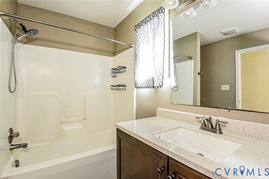 825 Nottoway Avenue, Blackstone, VA 23824