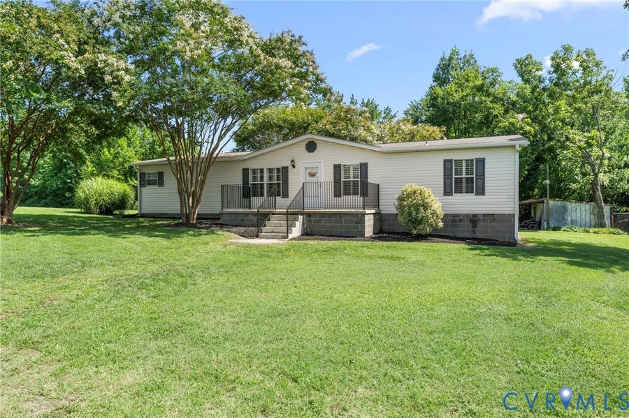 Property photo for 2976 K-V Road, Victoria, VA