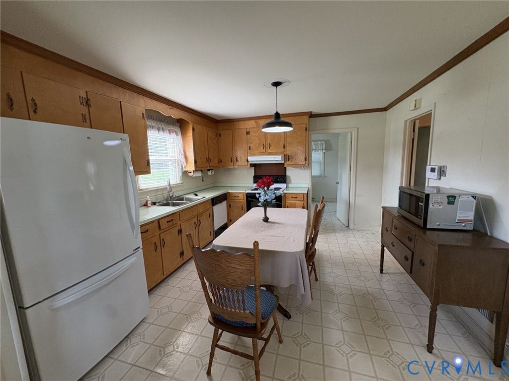 1004 Wilaka Lane, Richmond, VA 23227 Large flex space. Could be used for Office, Exercise, Pantry storage etc.