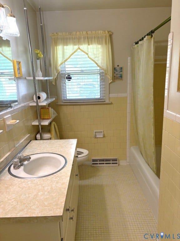 1004 Wilaka Lane, Richmond, VA 23227 Hall Bath with tub