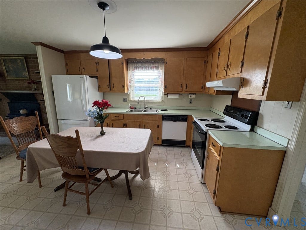 1004 Wilaka Lane, Richmond, VA 23227 Kitchen opens to Laundry/Utility/Storage Room