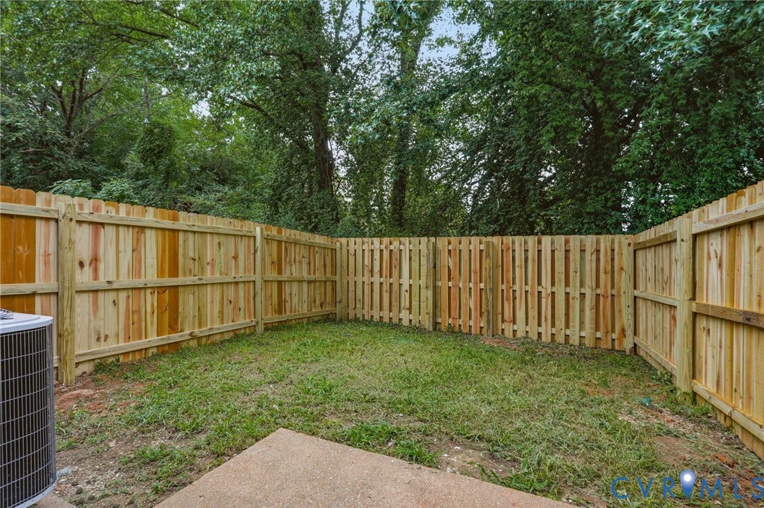 3218 Hunters Mill Court, Henrico, VA 23223 Private backyard featuring a new wood privacy fence