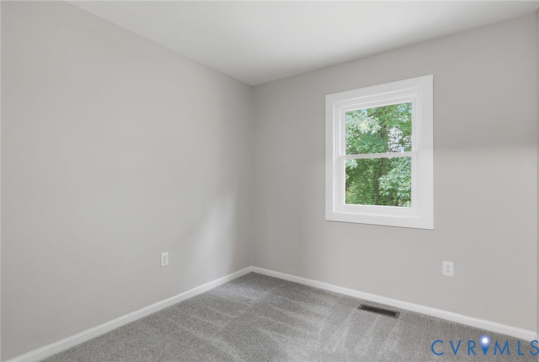 3218 Hunters Mill Court, Henrico, VA 23223 Neutral gray walls complement the gray carpeting