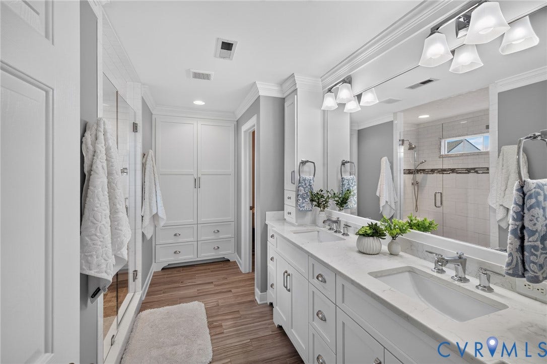 12320 Bradford Landing Way, Glen Allen, VA 23059 Double vanity with undermount sinks and chrome fixtures
