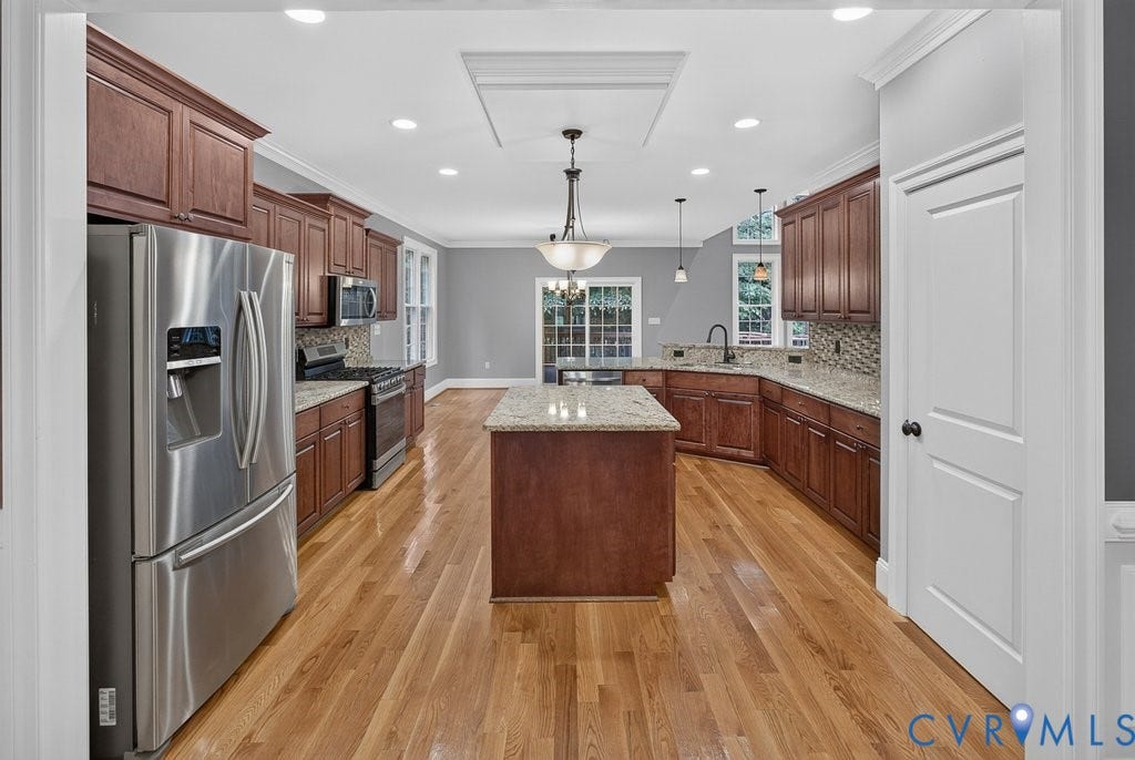 8825 First Branch Lane, Chesterfield, VA 23838 Hardwood flooring, stainless steel appliances, central kitchen island, wood-finish cabinetry, and recessed lighting