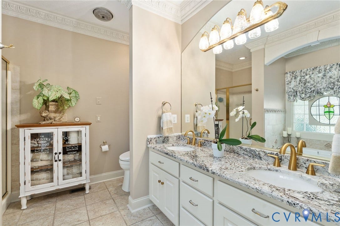 Double vanity with granite countertop and dual undermount sinks