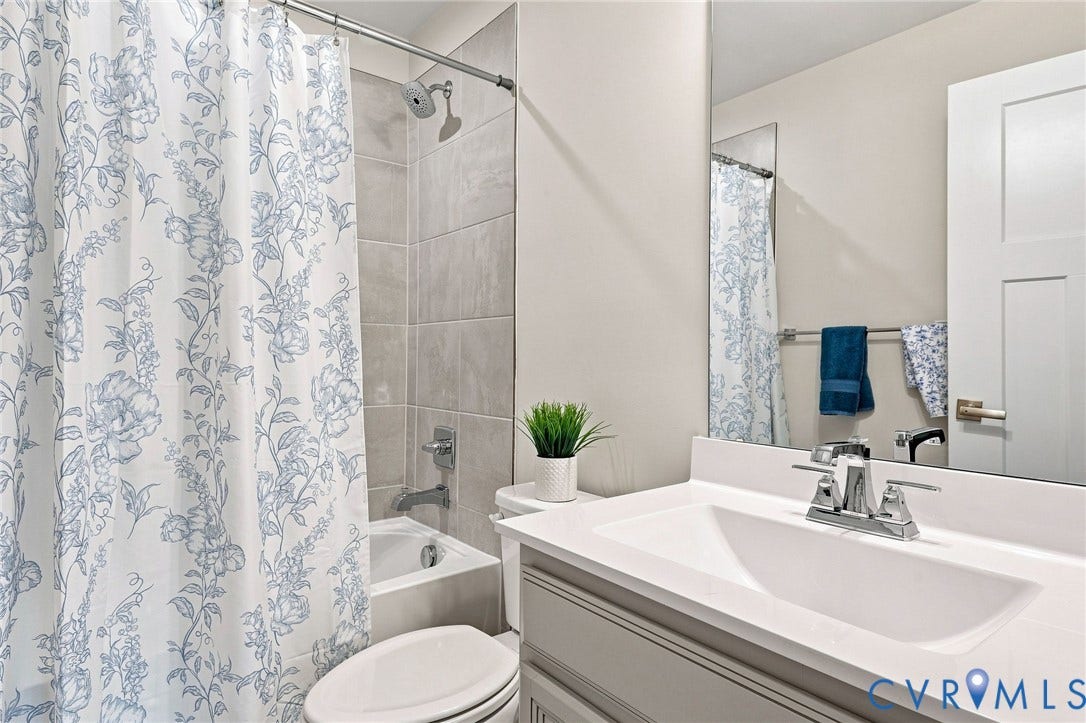 10877 Genito Square Drive, Midlothian, VA 23112 Hall Bathroom: Tub with Tiled Surround