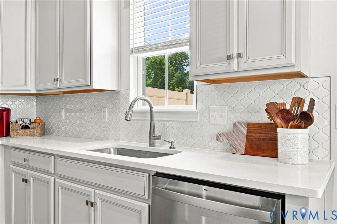 10877 Genito Square Drive, Midlothian, VA 23112 Tiled backsplash, window overlooking backyard