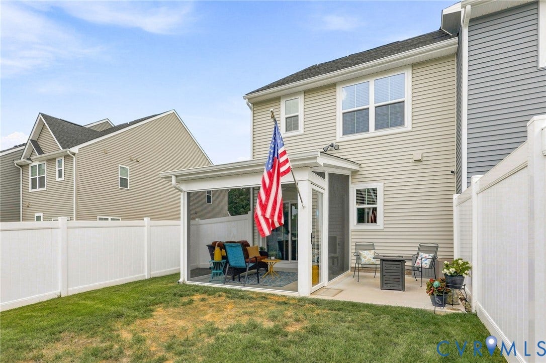 10877 Genito Square Drive, Midlothian, VA 23112 End Unit: Screened Porch, Open Patio