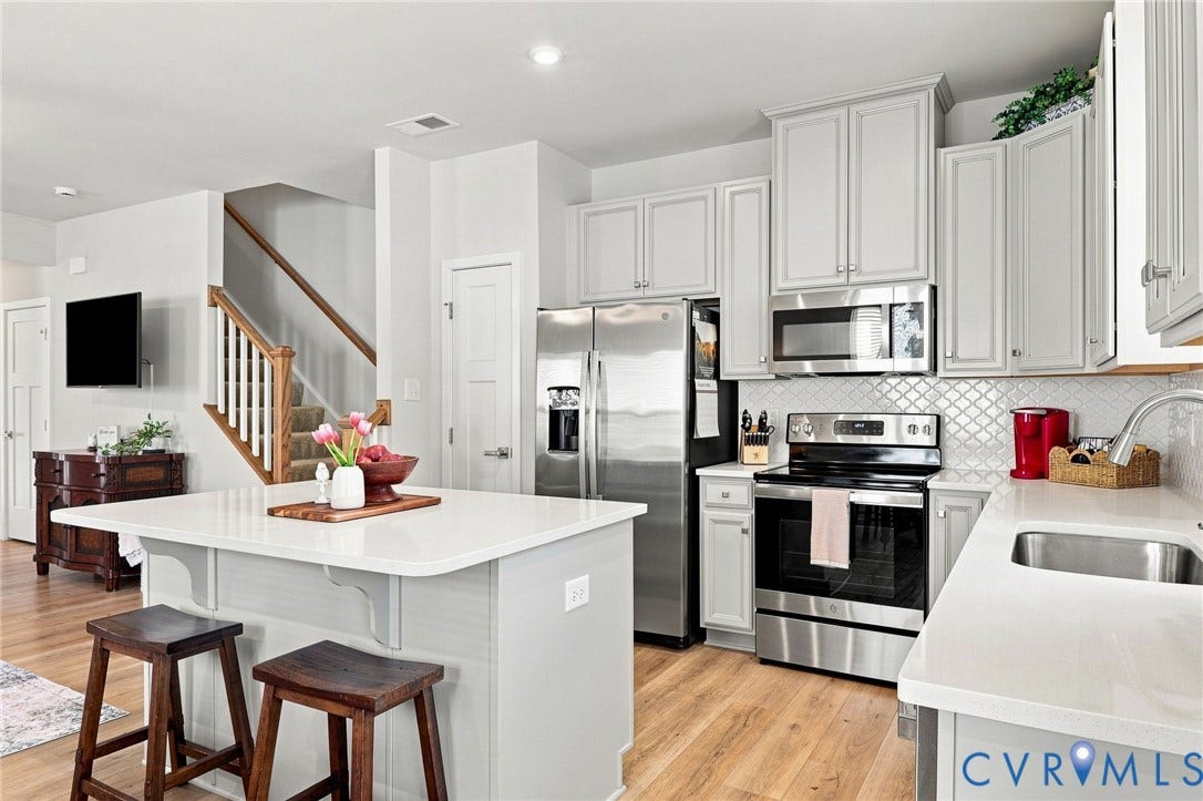 10877 Genito Square Drive, Midlothian, VA 23112 Beautiful large kitchen with pantry, tons of storage