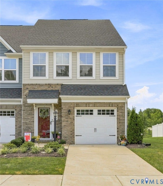 10877 Genito Square Drive, Midlothian, VA 23112 Welcome home to this gorgeous end unit!