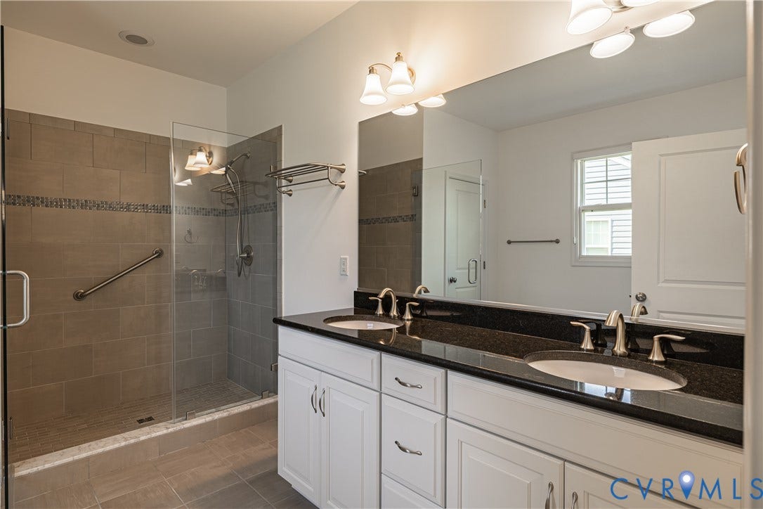 Dual vanity with granite countertop