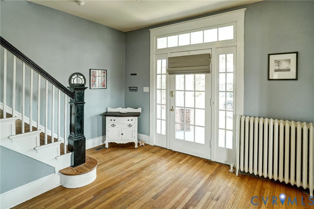 801 Edge Hill Road, Battery Court, Richmond, VA 23222 Pretty entrance door with transom window and sidelights