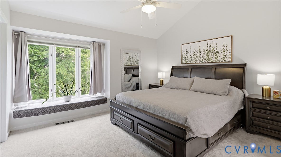 Vaulted ceiling with ceiling fan and integrated lighting