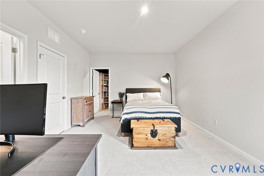 2445 Ownby Lane, #B15, Greater Scott's Addition, Richmond, VA 23220 Neutral wall colors, white trim, and carpeted flooring