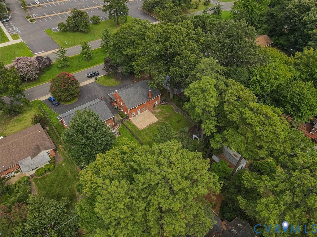 5709 Monument Avenue, Richmond, VA 23226 Aerial view of the home sitting on a large private lot with the patio