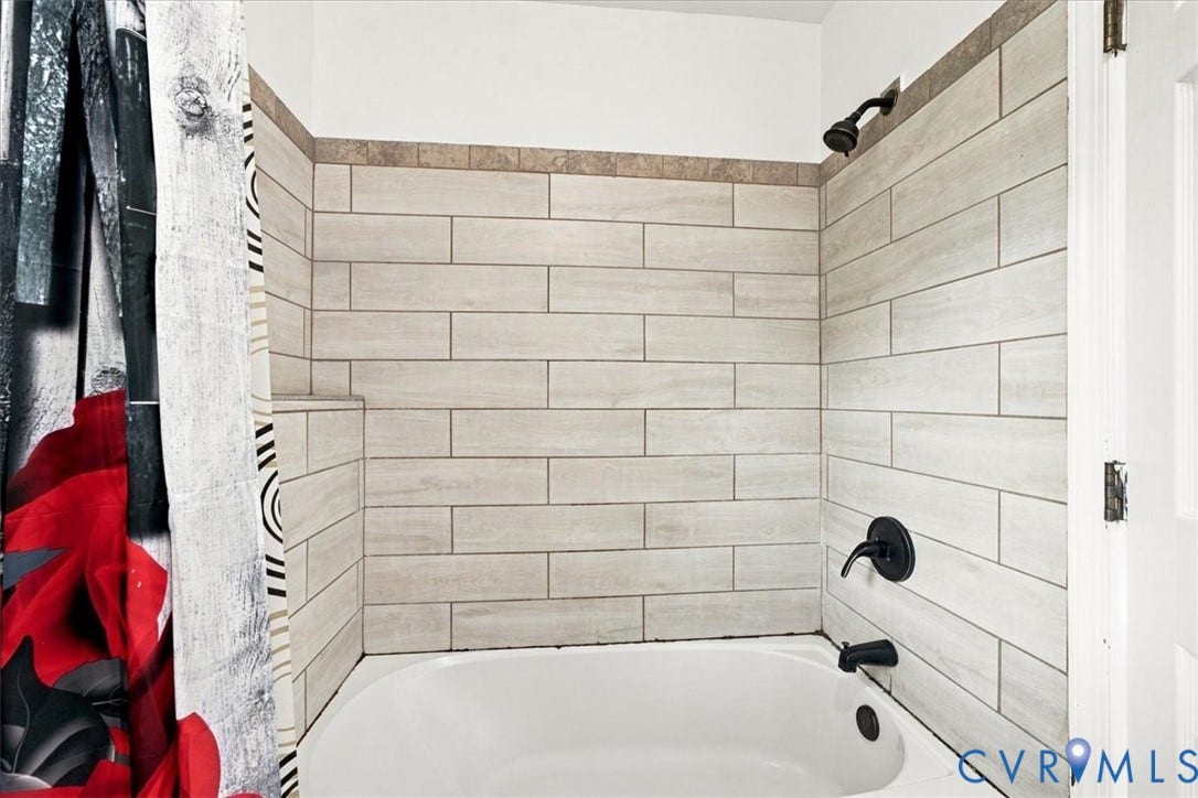 21103 Rabbit Run, Chesterfield, VA 23803 Bathtub with subway tile surround, matte black fixtures, and a recessed tiled niche