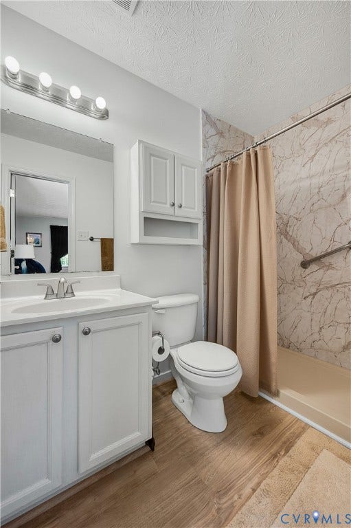 3117 Pinefields Drive, Henrico, VA 23231 Primary Ensuite bathroom.
