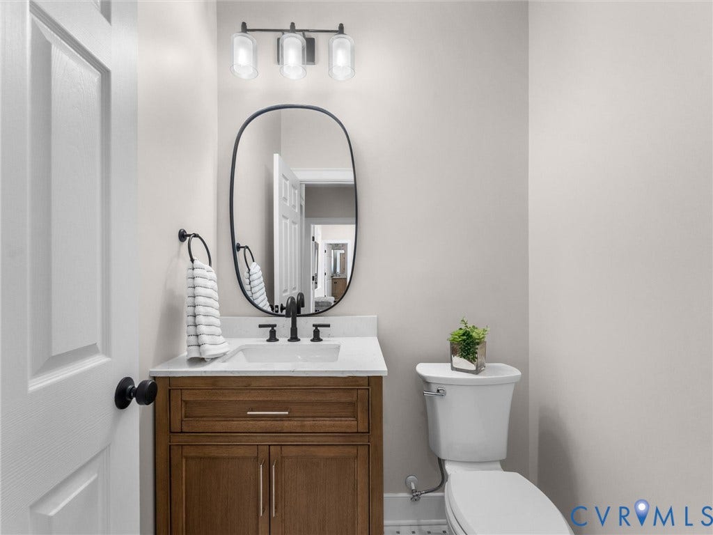906 Maple Avenue, Richmond, VA 23226 Powder room