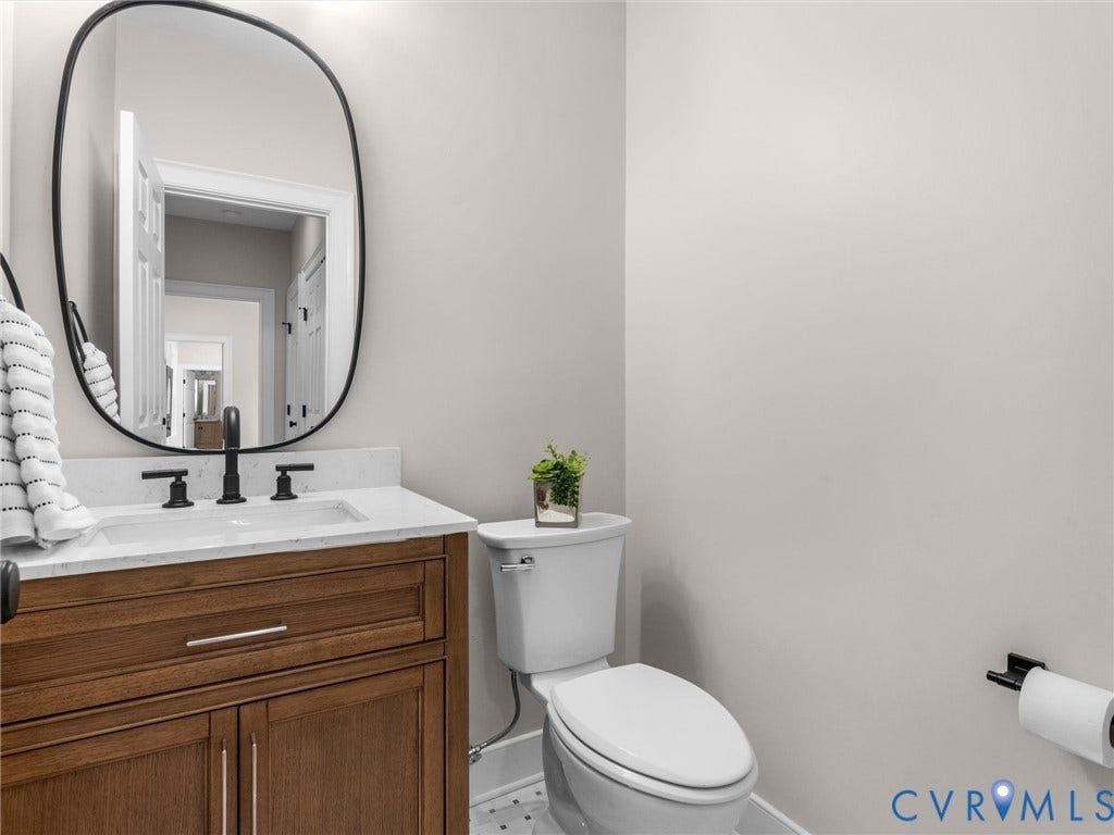 906 Maple Avenue, Richmond, VA 23226 Powder room