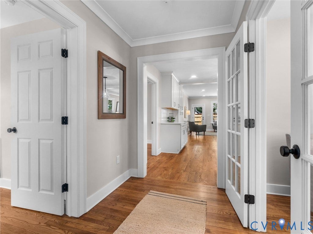 906 Maple Avenue, Richmond, VA 23226 Foyer opens to front bedroom and office
