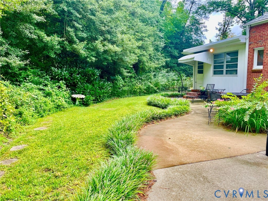8208 Michael Road, Henrico, VA 23229 Expansive lawn with a concrete patio and a curved walkway