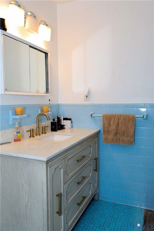 4941 Hopkins Road, Chesterfield, VA 23234 Second Floor Bathroom
