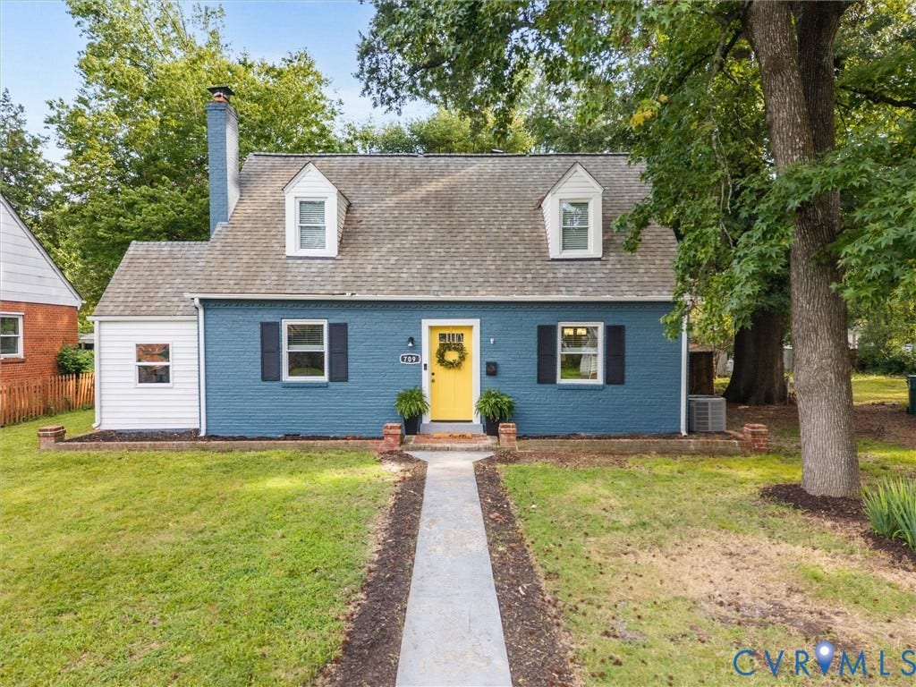 709 Ratcliffe Avenue, Richmond, VA 23222 Charming facade featuring blue brick and white siding