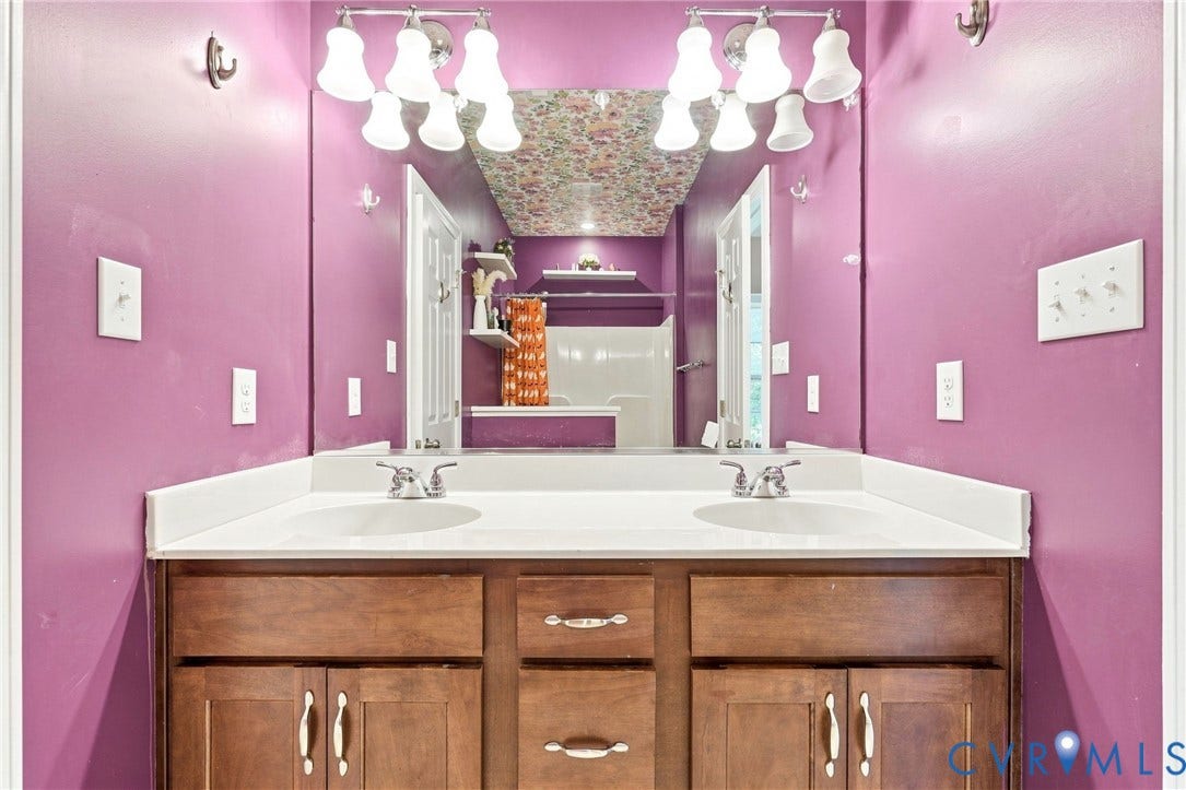 6907 Carden Park Drive, Carden Park, Moseley, VA 23120 Jack and Jill bathroom