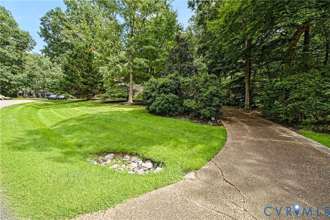 411 Hickory Drive, Manakin Sabot, VA 23103 Pave driveway