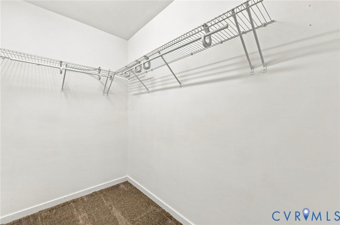 3818 Dominion Townes Circle, Dominion Townes, Richmond, VA 23223 L-shaped wire shelving system with integrated hanging rods