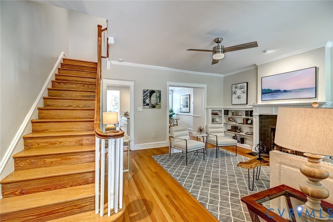 Oak staircase with curved bannister