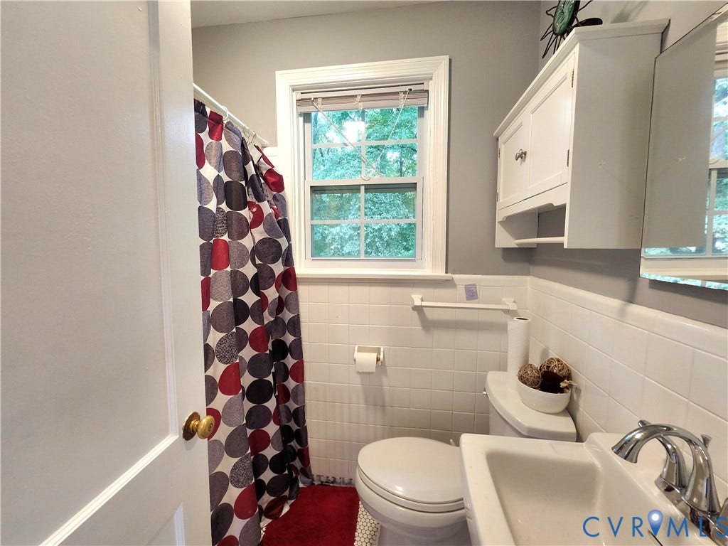 6706 Jahnke Road, Richmond, VA 23225 First Floor Bathroom
