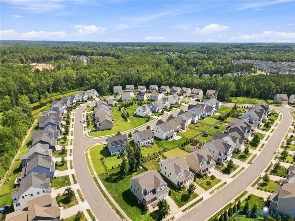 6400 Richwood Trail, Aston Oaks (Section 1), Chesterfield, VA 23120 Expansive residential community with curved streets, individual homes, and surrounding green spaces