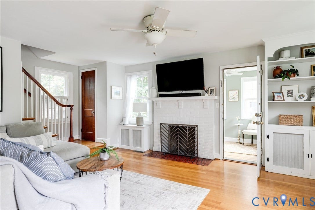 4213 Hillcrest Road, Forest Hill Park, Richmond, VA 23225 Filled with light, hardwood floors