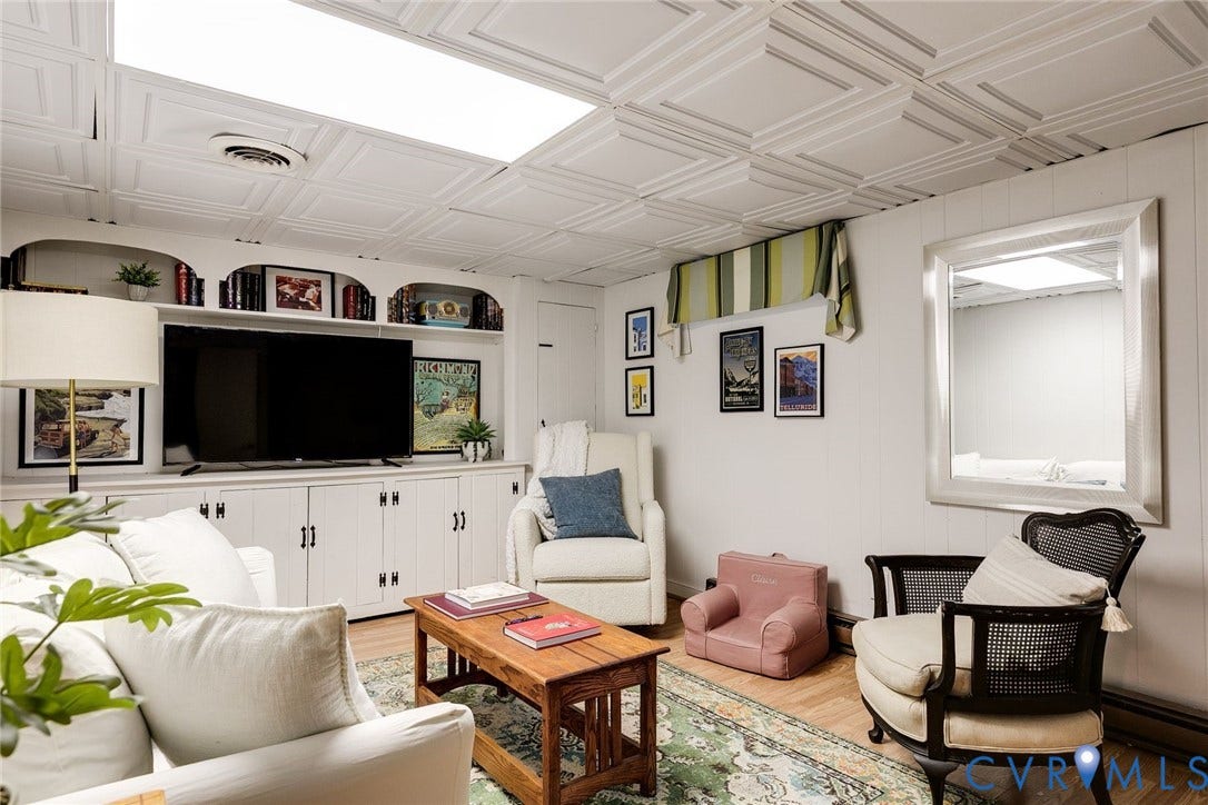 4213 Hillcrest Road, Forest Hill Park, Richmond, VA 23225 Great flex space with built-in bookcases