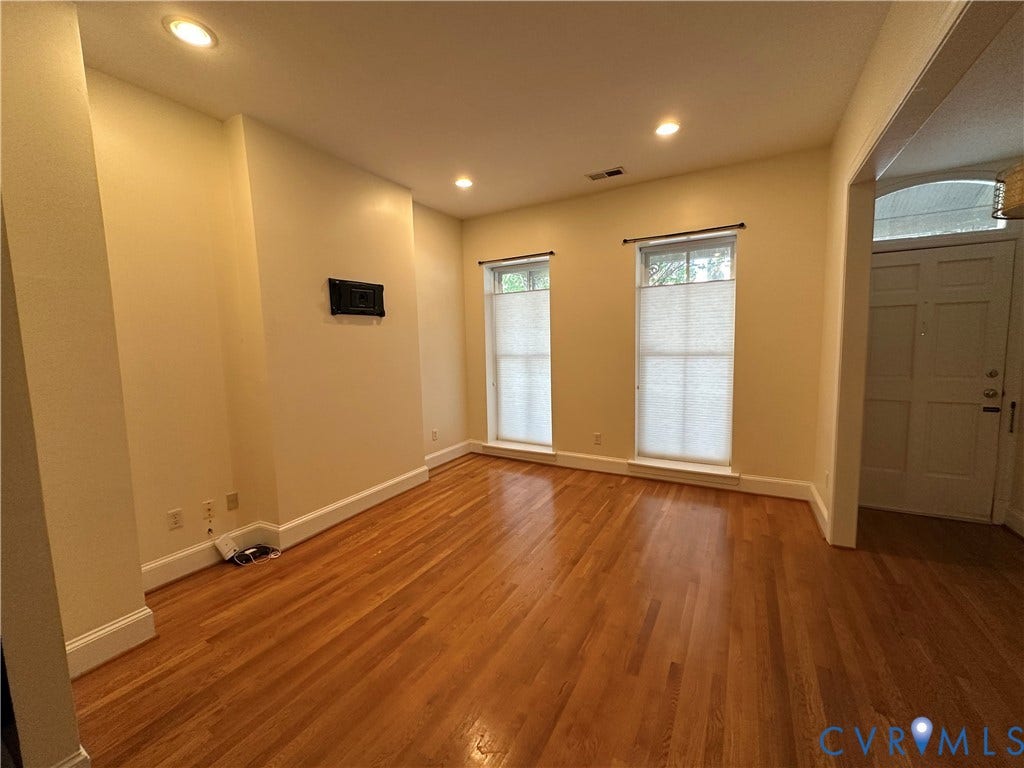 522.5 N 1st Street, Richmond, VA 23219 Hardwood flooring throughout, recessed ceiling lighting, two windows with blinds, and a paneled entry door with transom window
