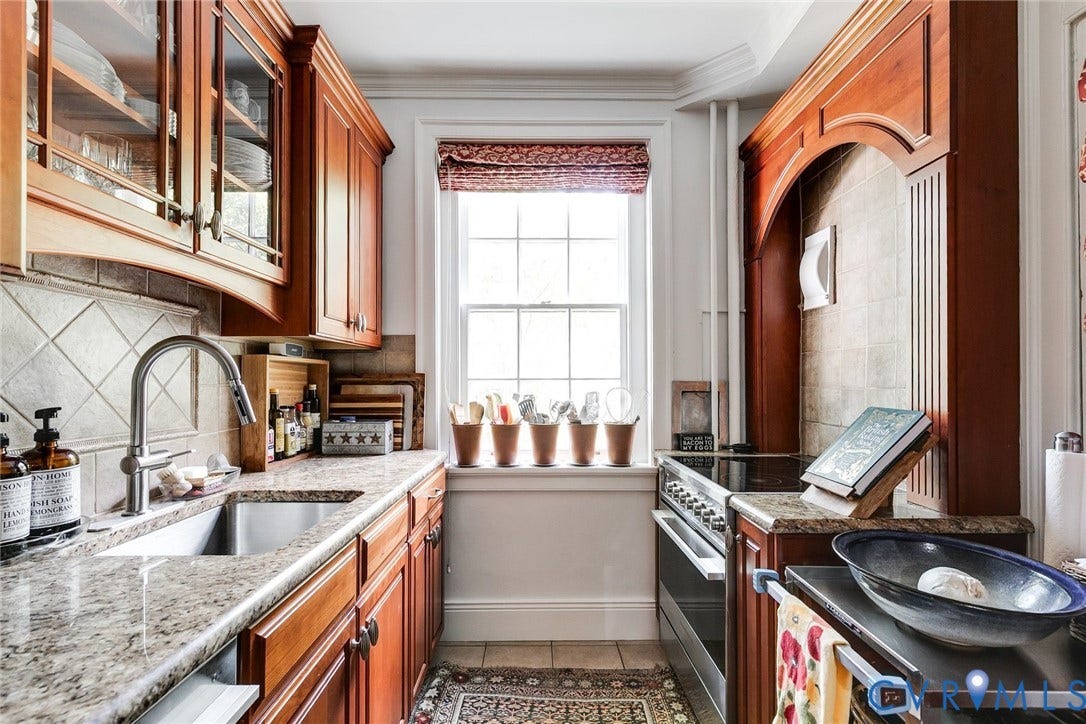 5621 Cary Street Road, #U212, Cary/Libbie/Grove, Richmond, VA 23226 Fisher & Paykel stove and dishwasher