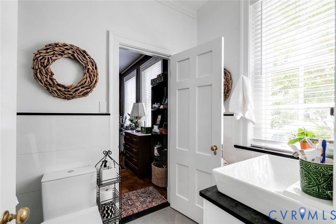 5621 Cary Street Road, #U212, Cary/Libbie/Grove, Richmond, VA 23226 Shared bath for the 2 bedrooms